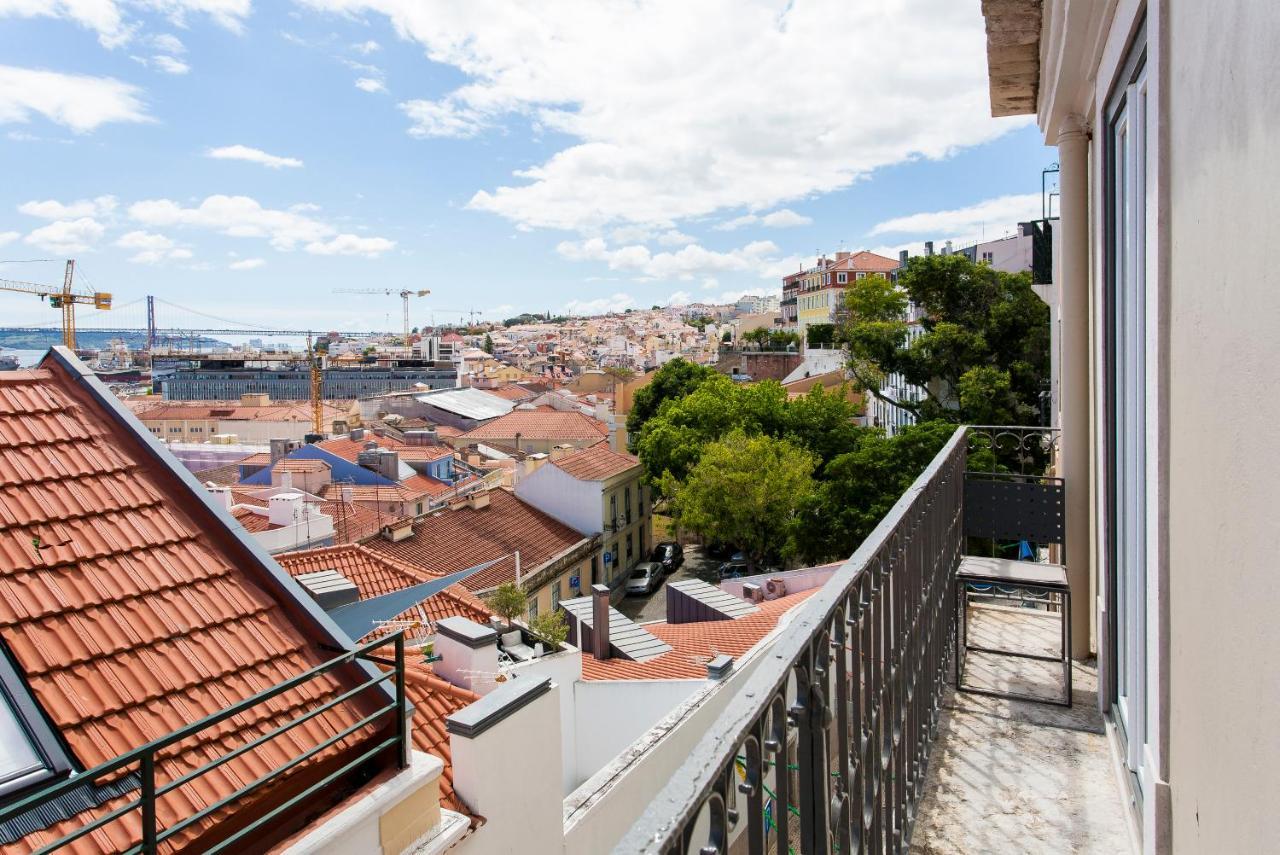 Altido Stunning View 2Br Stylish Apartment With Huge Terrace By Elevador Da Bica, In Santa Catarina Lisboa Exterior foto